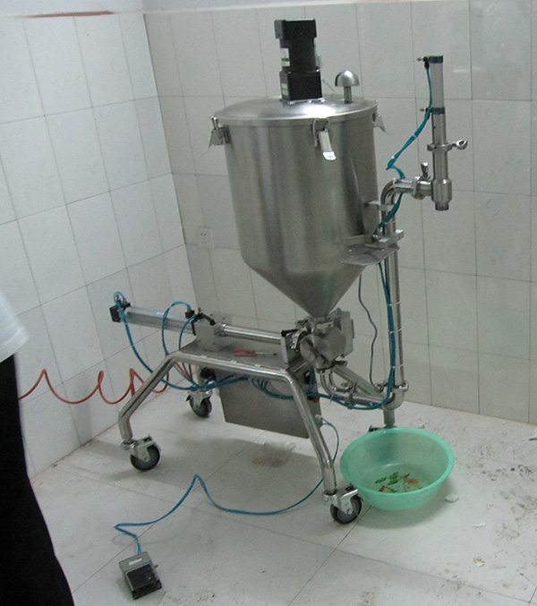 星格醬料灌裝機(jī)走進(jìn)連云港茂揚(yáng)調(diào)味品(圖1)