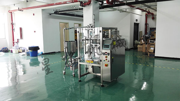 高粘度醬料包裝機(jī)生產(chǎn)線哪家好(圖1) 高粘度醬料包裝機(jī)生產(chǎn)線哪家好(圖1)