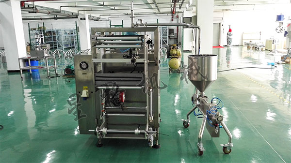 高粘度醬料包裝機(jī)生產(chǎn)線哪家好(圖4) 高粘度醬料包裝機(jī)生產(chǎn)線哪家好(圖4)