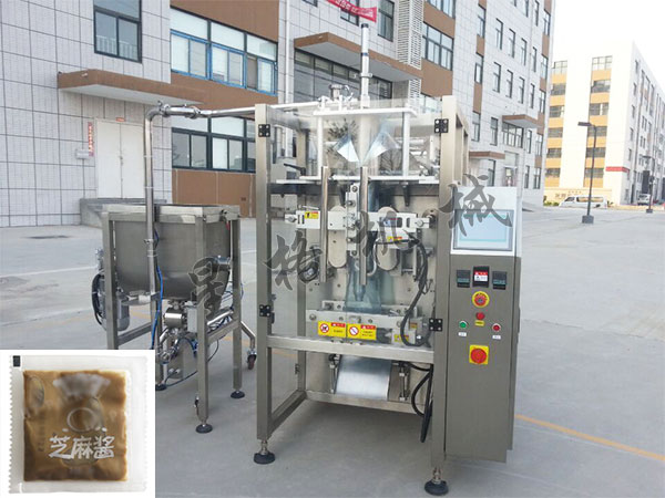 多功能醬料包裝機(jī)在醬料市場(chǎng)的應(yīng)用(圖1) 多功能醬料包裝機(jī)在醬料市場(chǎng)的應(yīng)用(圖1)