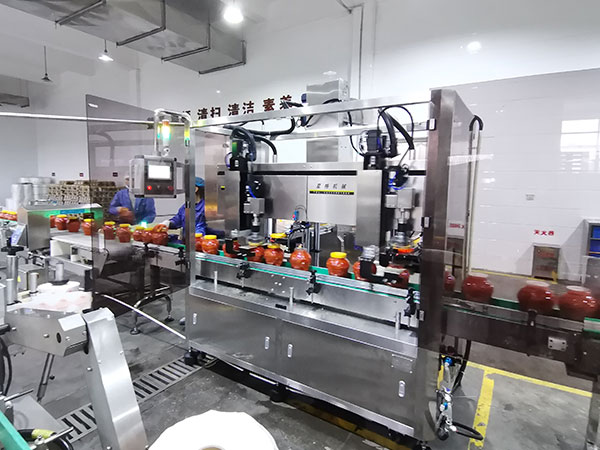 千萬(wàn)別買這款剁椒醬料灌裝流水線設(shè)備(圖1)