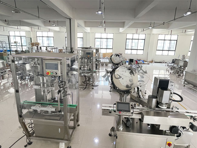 自動醬料灌裝真空旋蓋生產(chǎn)線